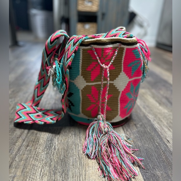 Wayuu Colombian tribe hand made “mochila” Crossbody bag - Picture 2 of 6